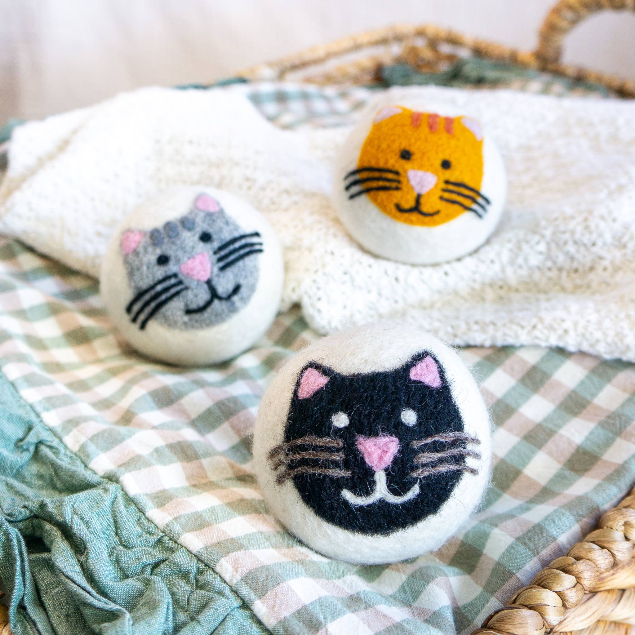 Wool Dryer Ball Gray Cat (one)