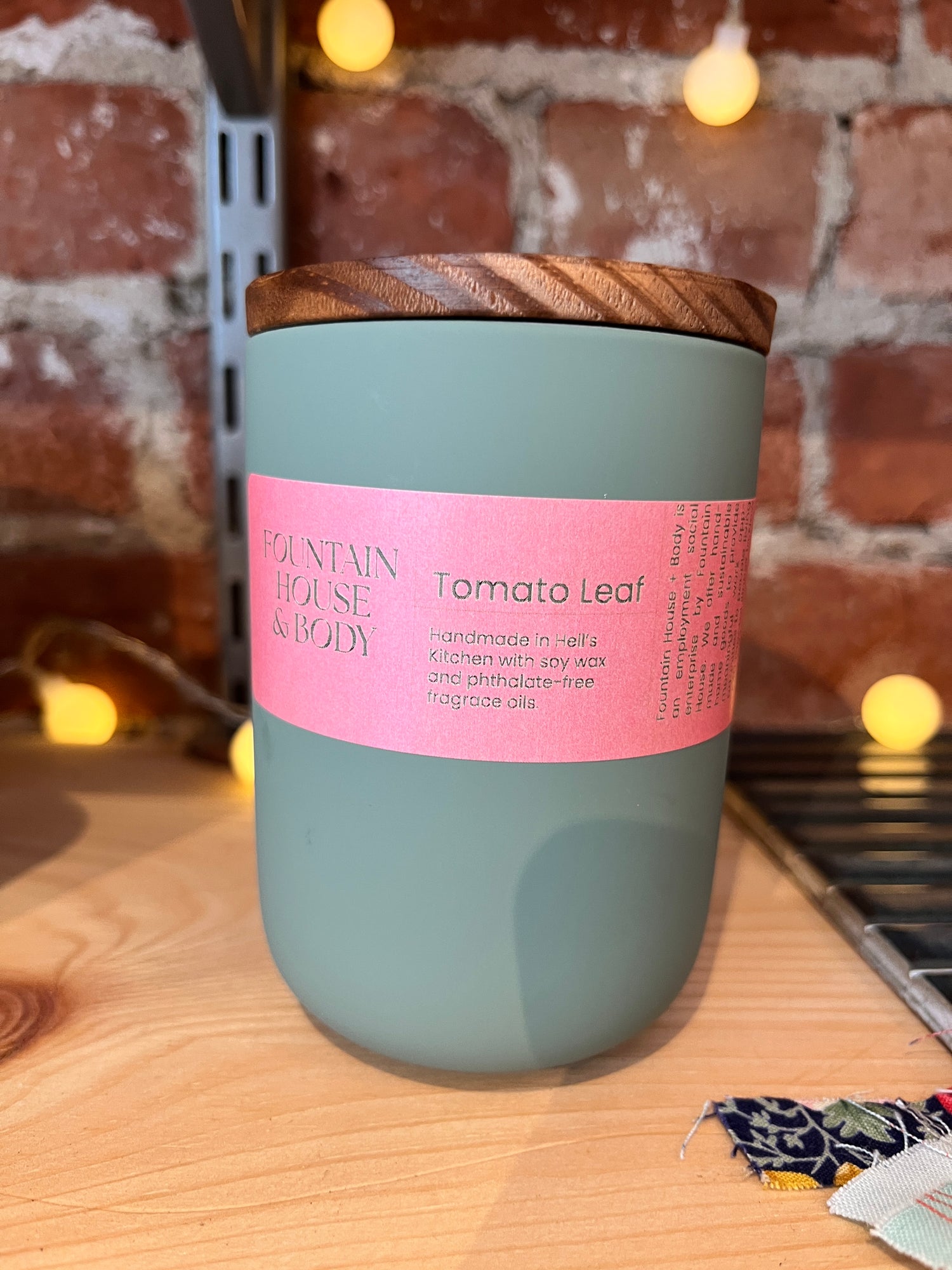 Hand-poured candle in ceramic