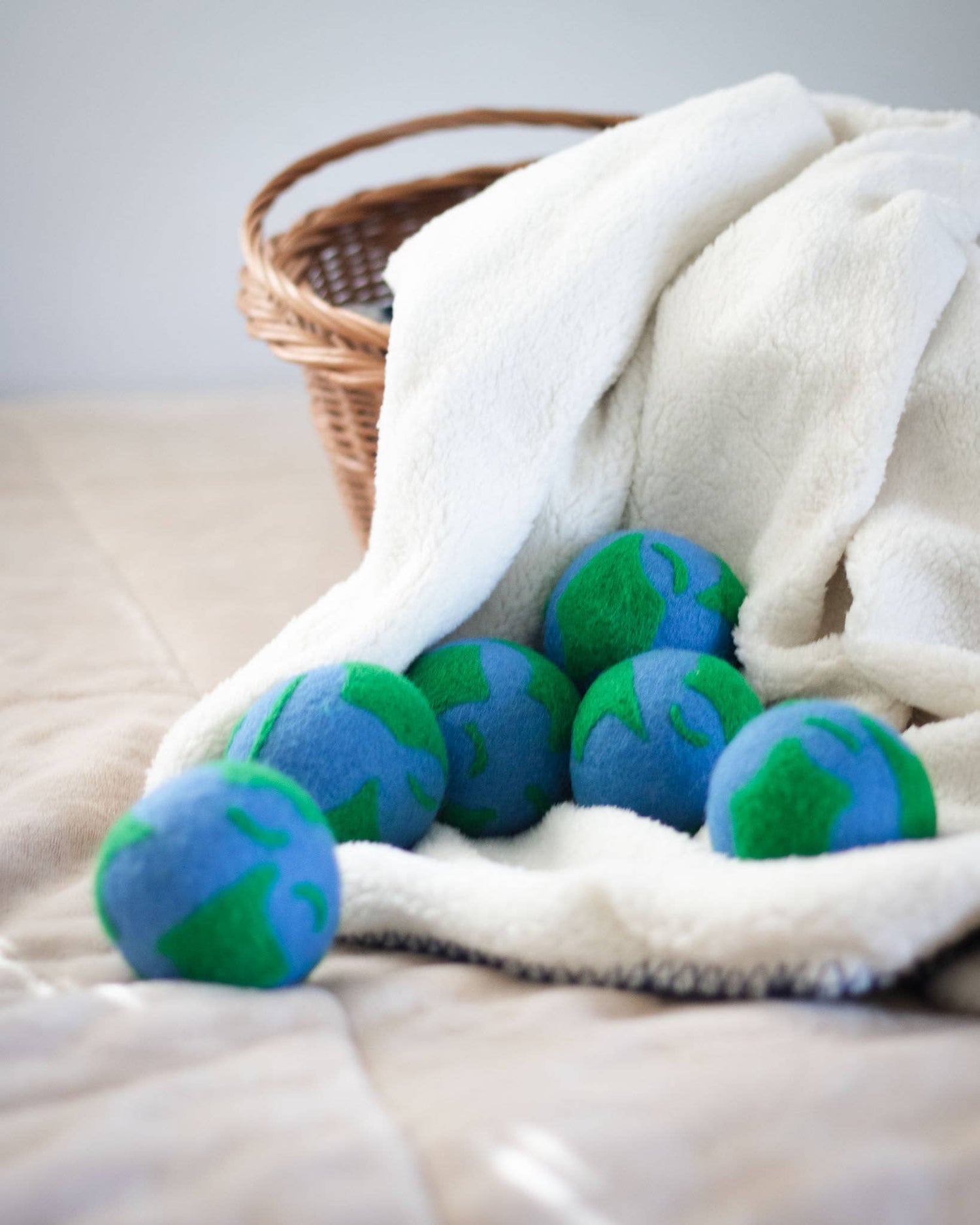 Mama Earth Eco Wool Dryer Ball (one)