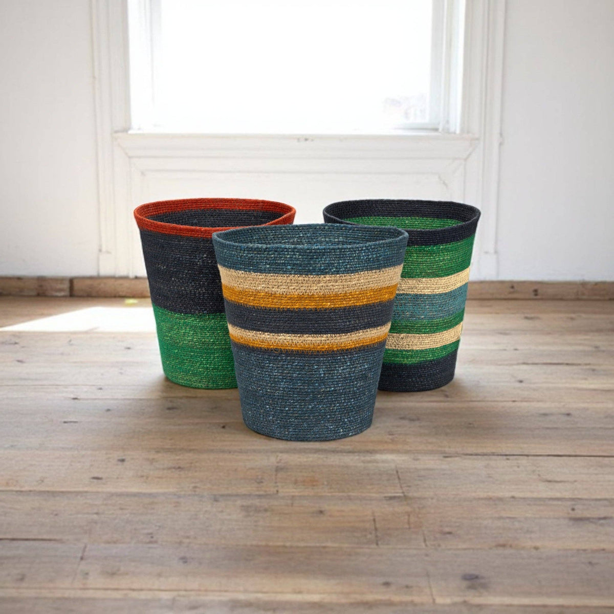 BRITISH COLOUR STANDARD Seagrass Waste Paper Basket in Midnight / Beryl Green