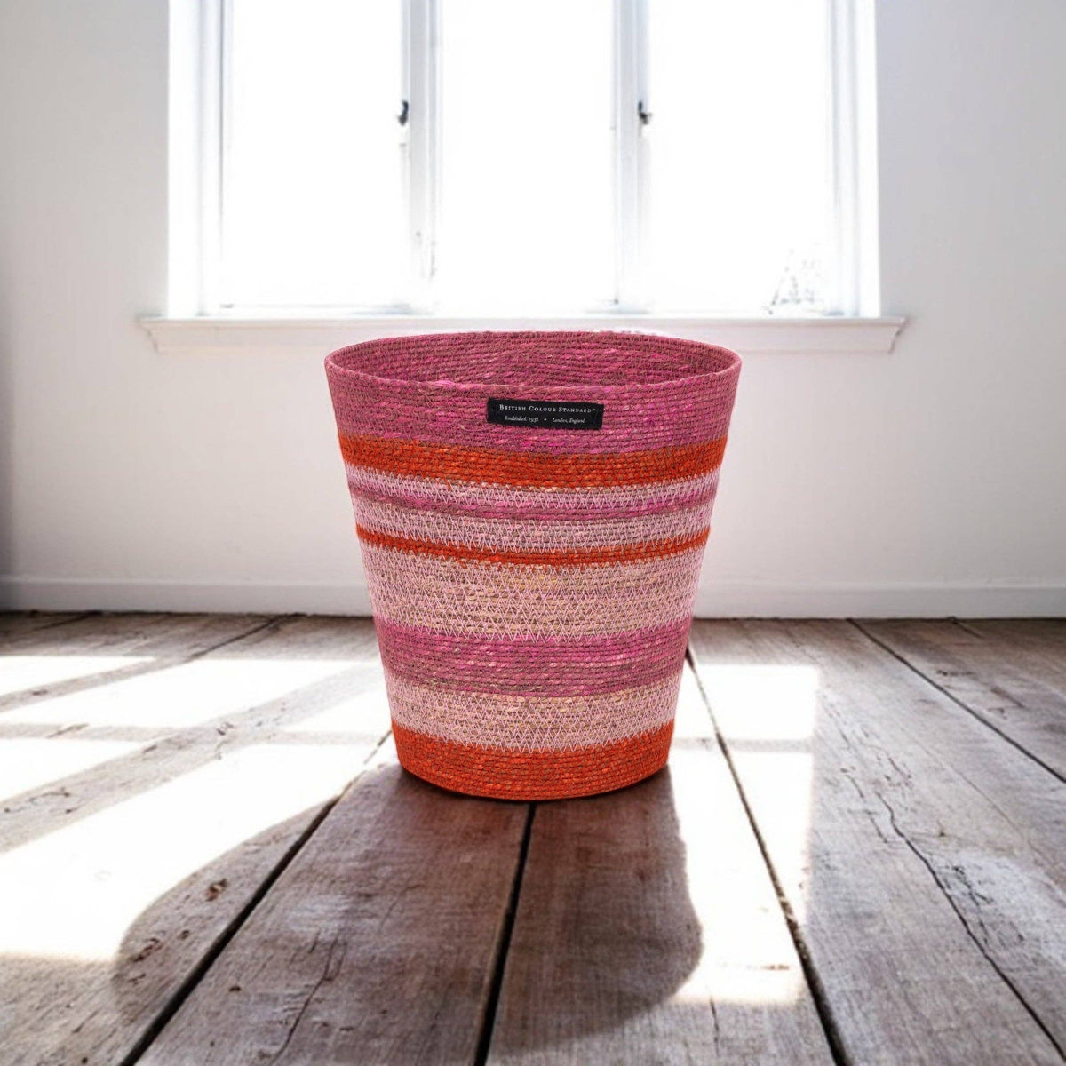 BRITISH COLOUR STANDARD Seagrass Waste Paper Basket in Guardsman / Neyron