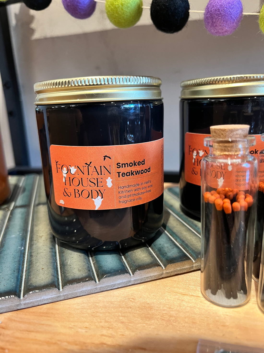 Hand Poured Soy Candle 7.2 oz -- Smoked Teakwood