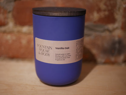 Hand-poured candle in ceramic