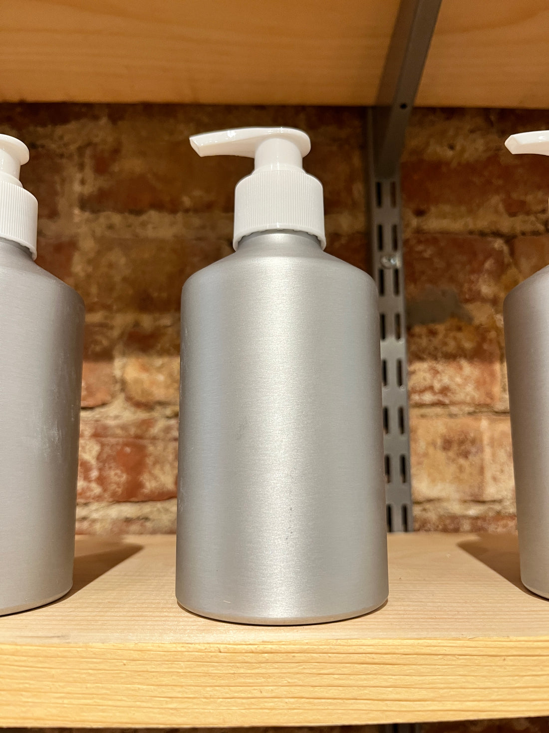 Aluminum pump bottle 12 oz
