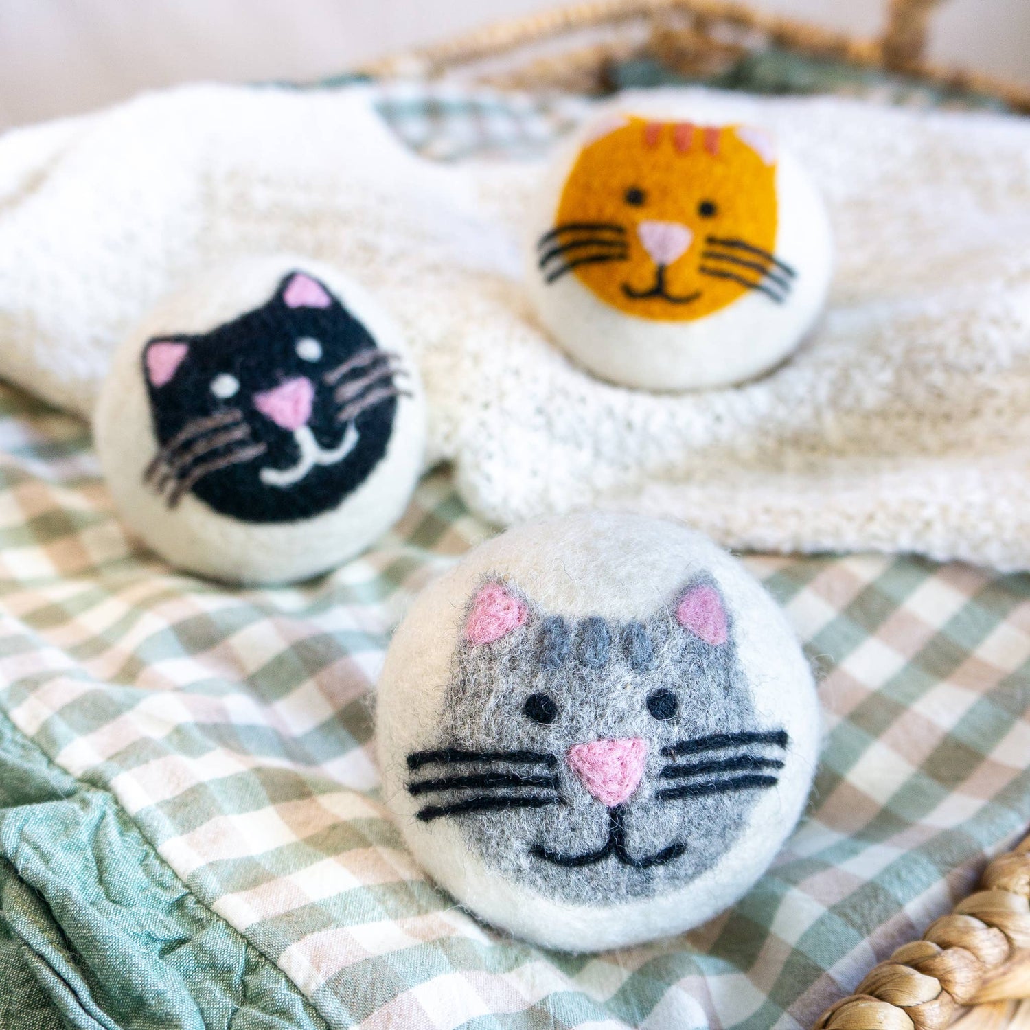 Wool Dryer Ball Gray Cat (one)