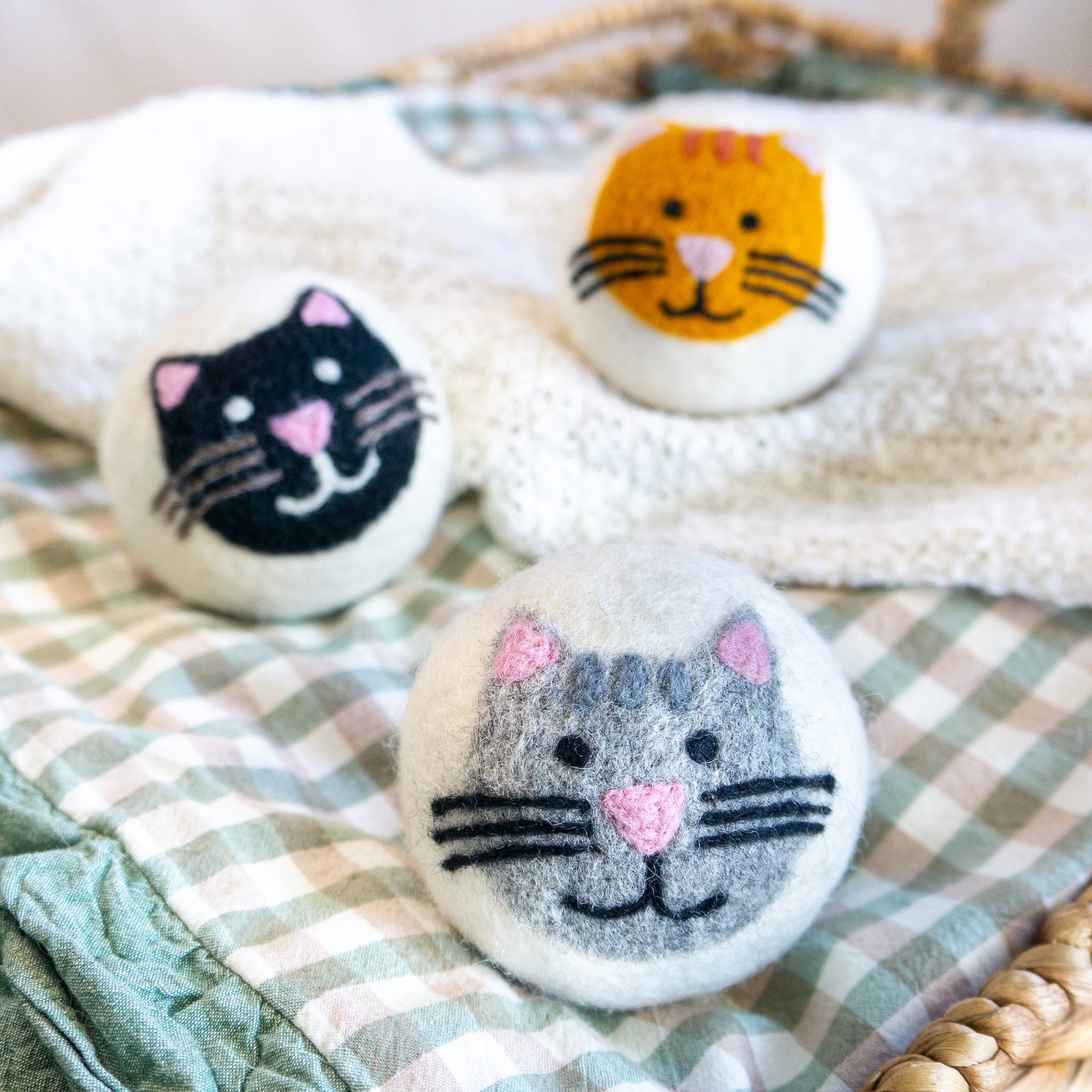 Wool Dryer Ball Gray Cat (one)