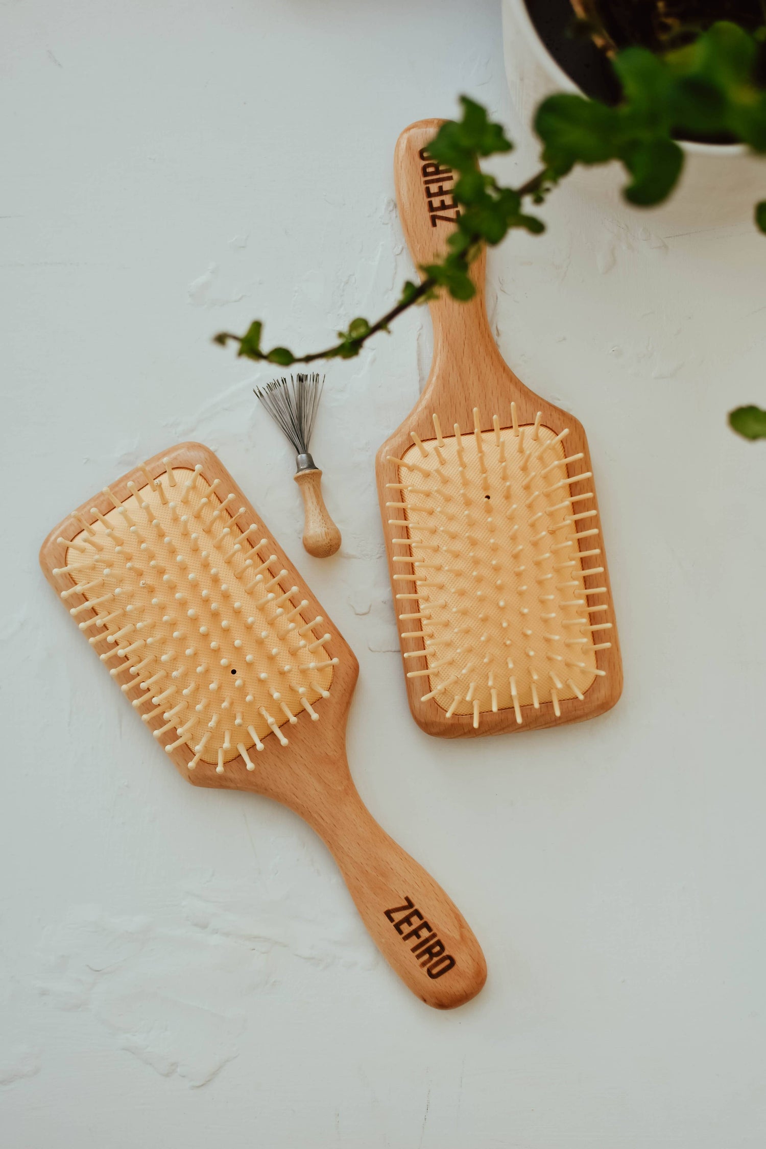 Bamboo straight tip pin hairbrush